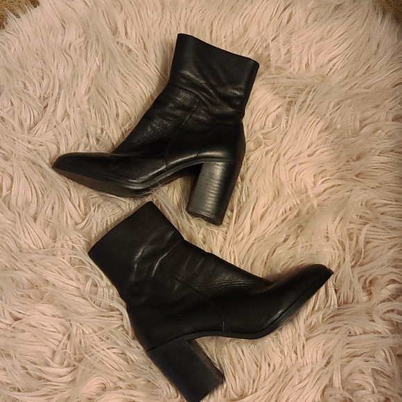 Steve Madden Shoes - Steve madden rewind leather booties size 7